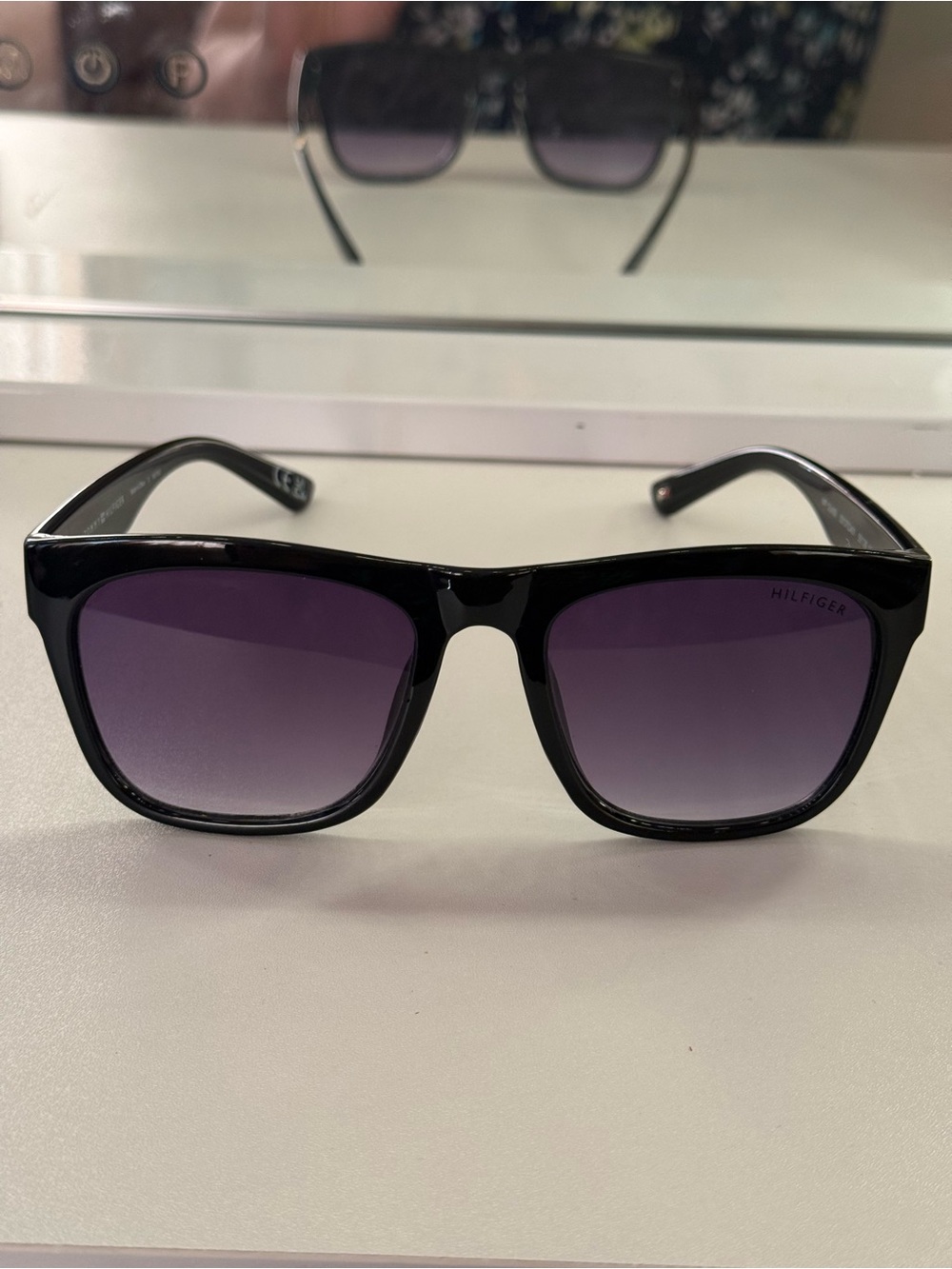 Tommy Hilfiger Kim Squared Sunglasses 🔥🔥🔥